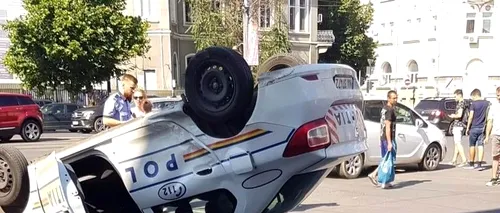 Accident rutier în Capitală: Autospecială de poliție, răsturnată după ce a fost implicată într-o coliziune