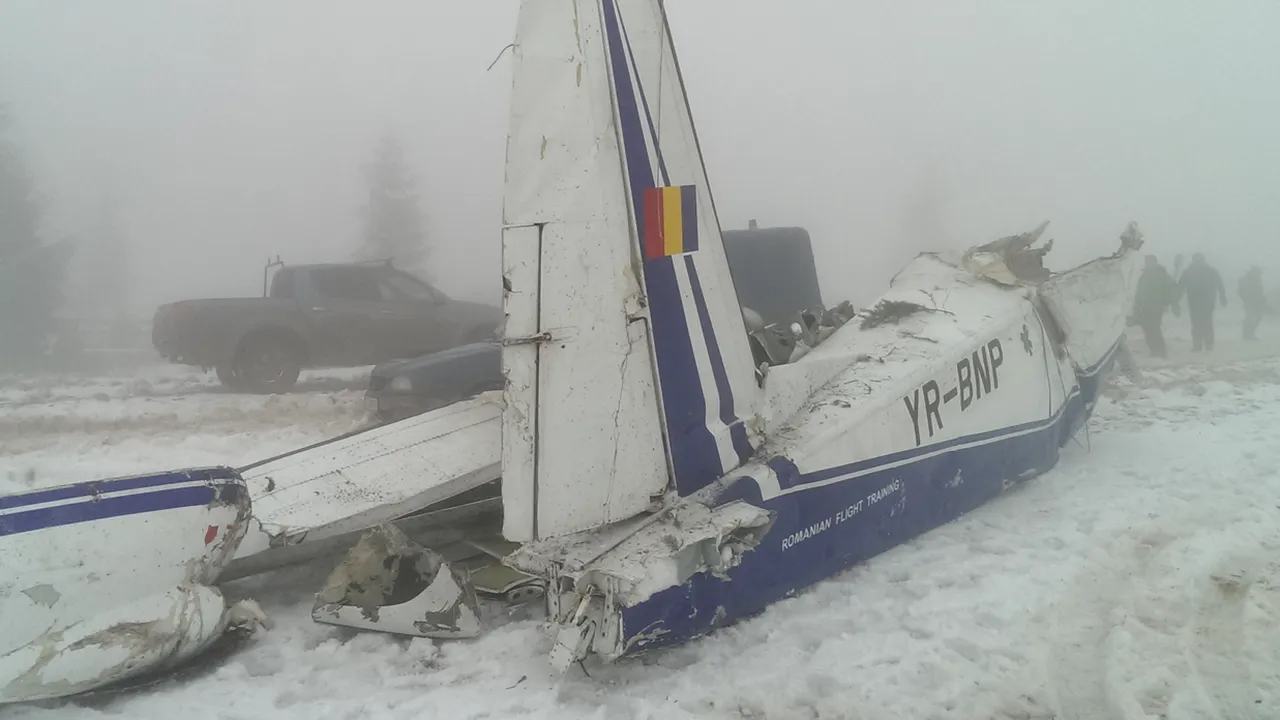 Epava avionului, depozitată în comuna Horea, va fi preluată de anchetatori pentru a fi examinată