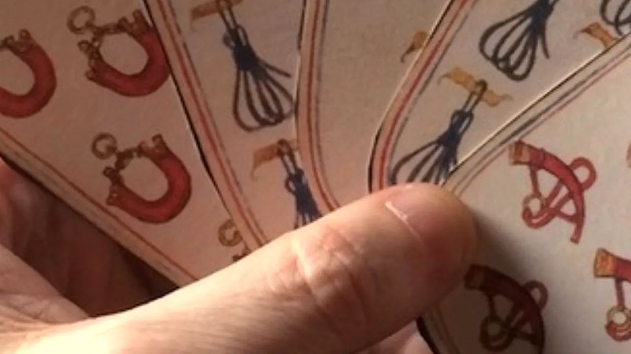 Cum arată cel mai vechi pachet de cărți din lume. Jocurile secolului 15, strămoșii pokerului, whistului și bridgeului