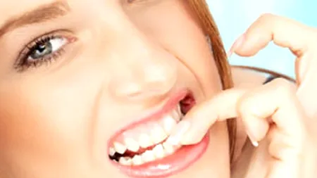 Îți rozi unghiile sau asculți muzică tare la căști? Sănătatea îți este pusă în pericol