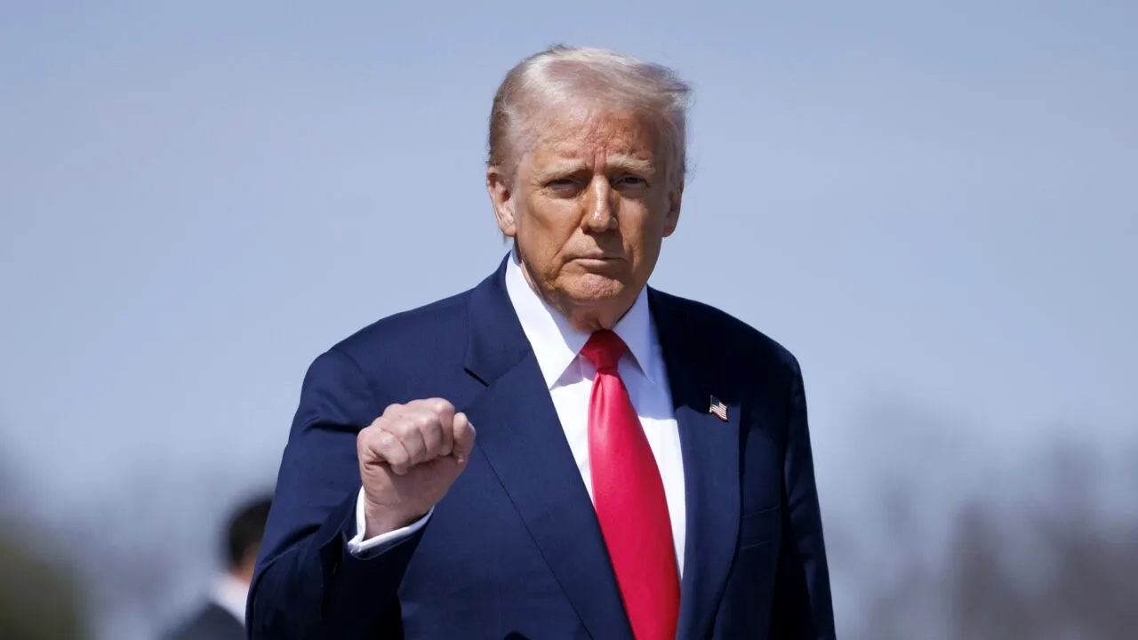 SONDAJ: Tot mai mulți americani consideră că acțiunile lui Donald Trump în ceea ce privește economia sunt incoerente