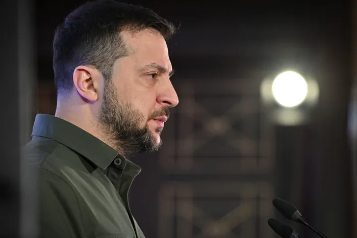 Politico: „Zelenski sfidează UE și își subordonează Curtea Constituțională”