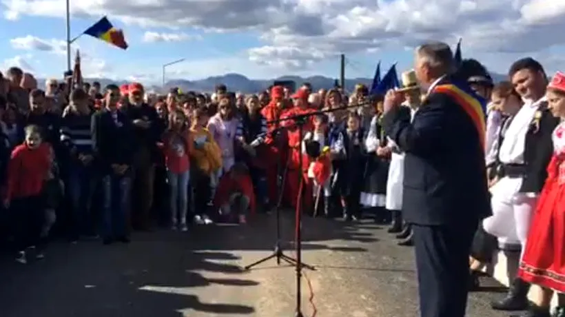 Odă dedicată unui primar din Alba, recitată de o elevă, la inaugurarea unui pod peste Mureș VIDEO