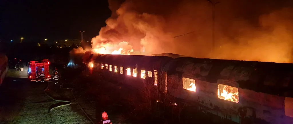 FOTO-VIDEO | Un incendiu puternic a izbucnit în zona Triajului de pe Calea Giulești. Mai multe vagoane dezafectate au fost cuprinse de flăcări