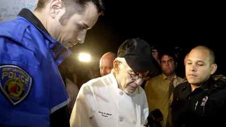 Un bucătar în vârstă de 90 de ani și doi preoți riscă închisoarea după ce au hrănit sute de oameni ai străzii