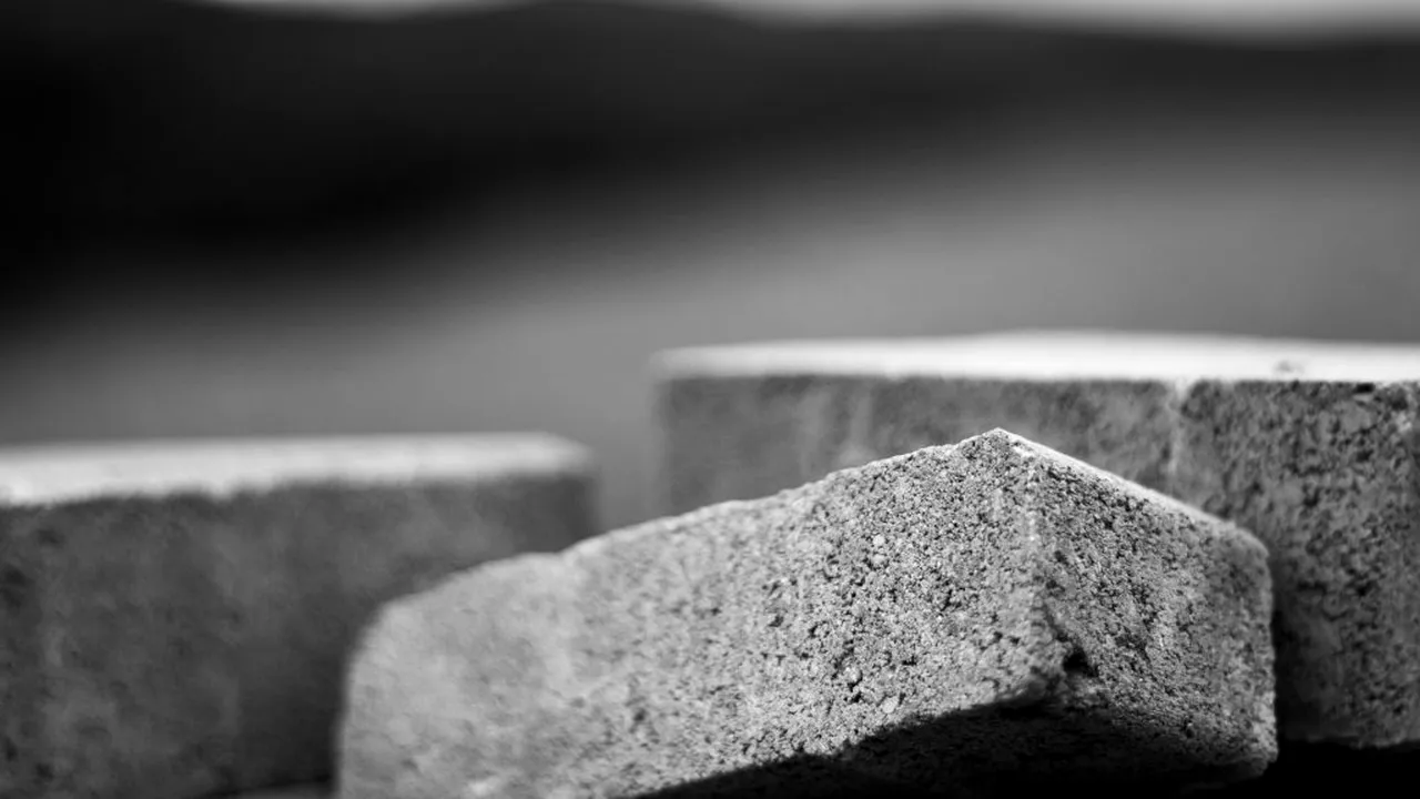 Sfârșit tragic pentru un bărbat de 39 de ani. A murit după ce un zid a căzut peste el