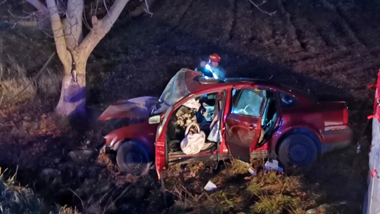 Două persoane au murit și alte două au fost rănite, în prima zi a anului, după impactul dintre două mașini pe un drum din Bihor