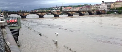 FOTO: Praga sub ape. „Orașul de aur, inundat de apele râului Vltava