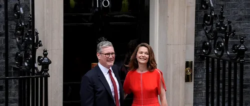 Cine e Victoria Starmer, soția noului premier britanic. Cei doi se instalează în Downing Street 10 alături de copii, pisica Jojo și un hamster