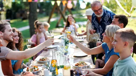 (P) Cum arăți elegant la un eveniment de familie fără să porți costum? 