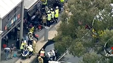 Un individ a incendiat o sucursală bancară din Australia. 26 de oameni au fost răniți. VIDEO