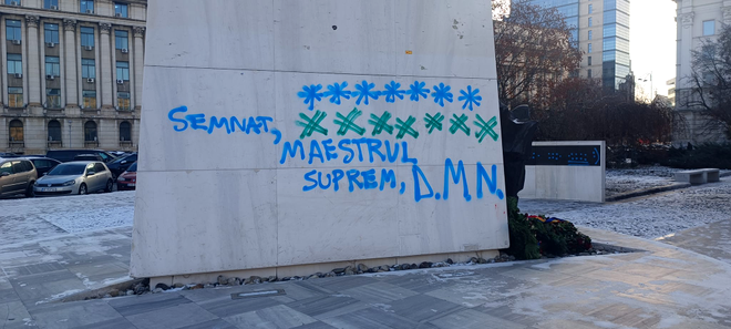 Celebrul monument „Măslină-n scobitoare” a fost VANDALIZAT. Ce mesaj a scris „artistul stradal” / Sursa foto: Facebook Dan Popescu