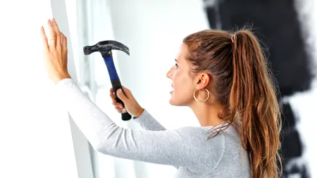 Descoperirea ȘOCANTĂ făcută de o femeie în spatele unui perete din casă. Locuința datează din 1915