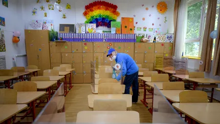 Care sunt scenariile decise de CMBSU în care școlile funcționează în anul școlar 2021-2022. 8 unităţi de învăţământ vor avea cursuri exclusiv online