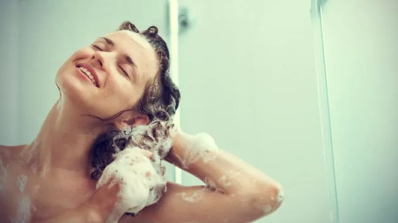 Cum să te usuci după duș fără a folosi un prosop
