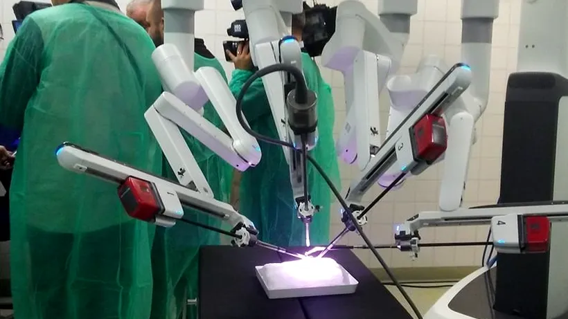 România are primul centru din Europa de Est în care copiii sunt operați cu ajutorul unui robot