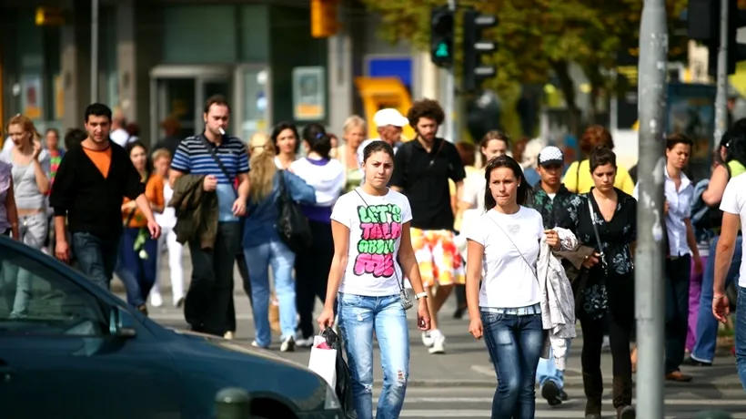 Românii sunt mai puțin îngrijorați de scăderea veniturilor, dar se tem de creșterea prețurilor - STUDIU