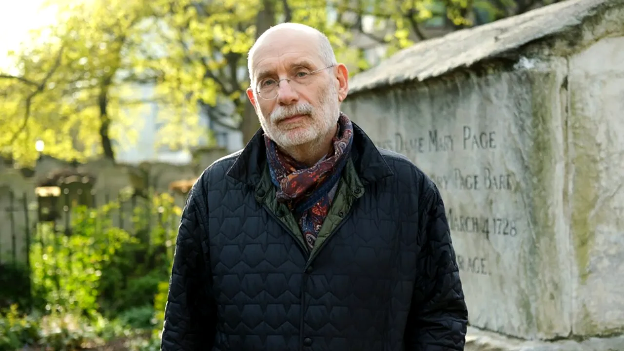 Scriitorul Boris Akunin, CONDAMNAT în contumacie la 14 ani de închisoare de un tribunal militar din Moscova. „Justificarea terorismului”