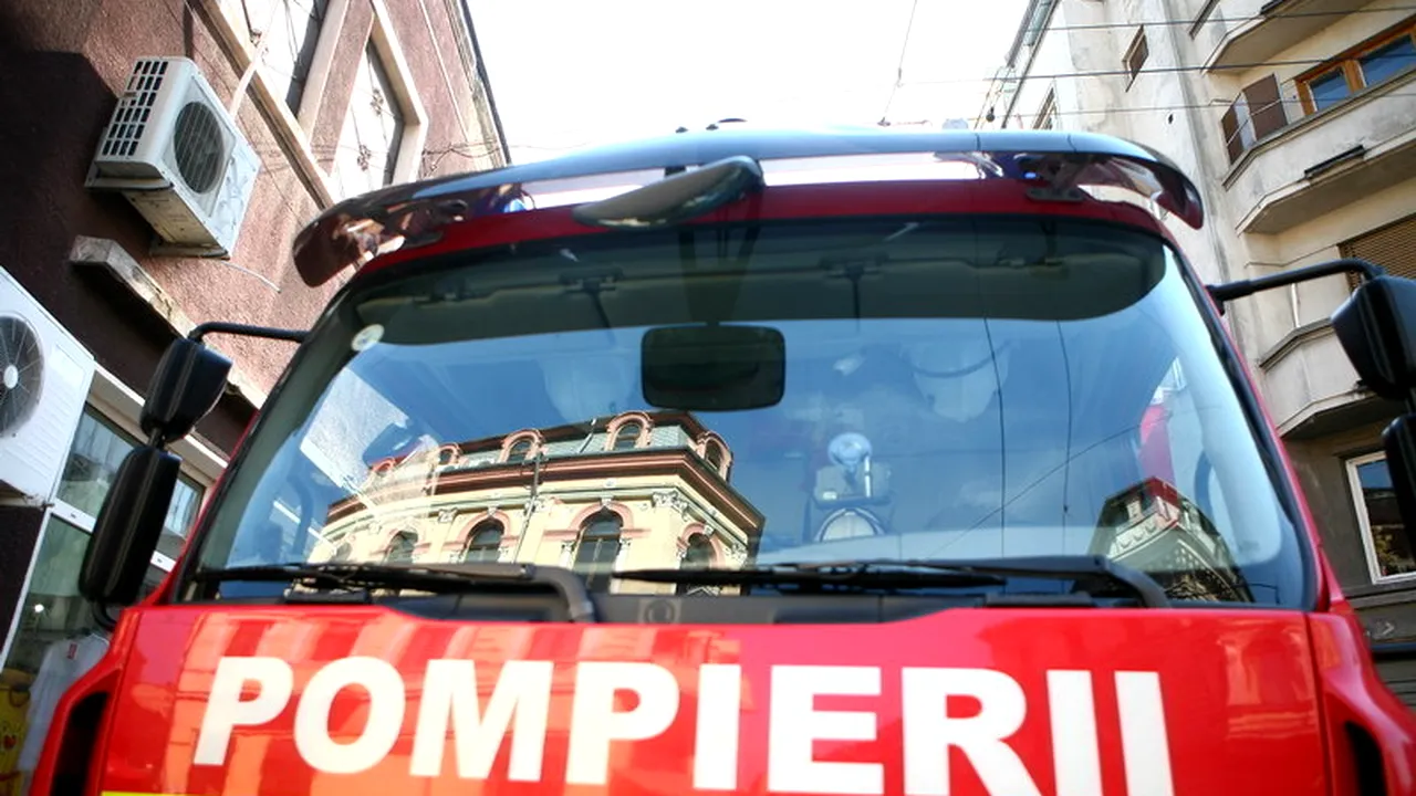 O mașină a Ambasadei SUA a luat foc pe în centrul Bucureștiului