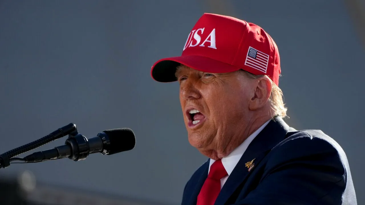 Trump vrea să aplice tarife vamale asupra importurilor de CAMIOANE /Acțiunea ar putea genera noi tensiuni cu UE