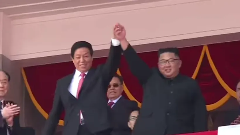 Paradă militară cu BALOANE și FLORI COLORATE în Coreea de Nord. Kim Jong Un nu mai amenință cu rachete balistice