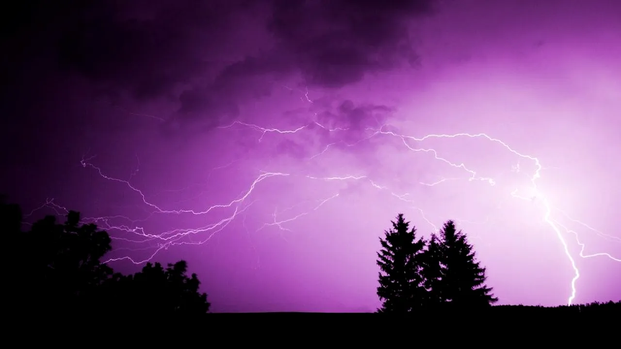 ANM. Cod galben de vreme rea în 19 județe din țară. Până când e valabilă atenționarea
