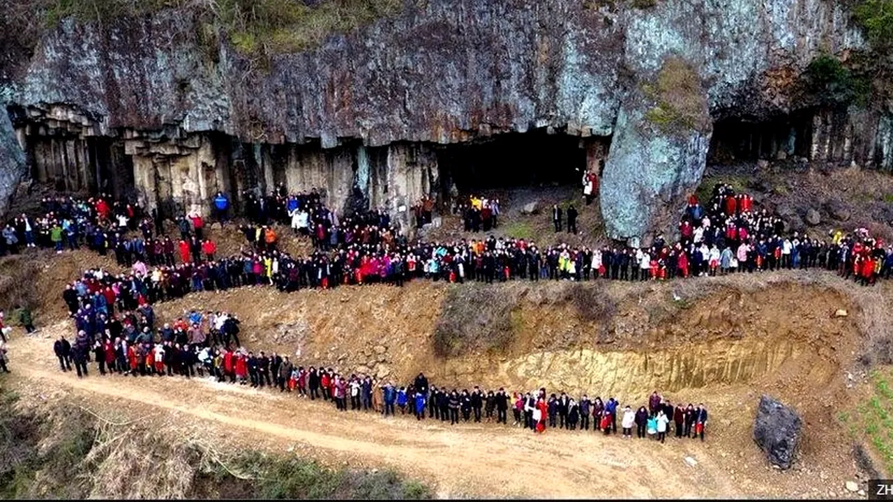 500 de persoane fotografiate cu o dronă, într-una dintre cele mai mari fotografii de familie


