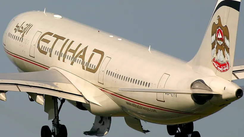 Avion de pasageri, redirecționat spre o bază militară din Dubai, din cauza unei amenințări