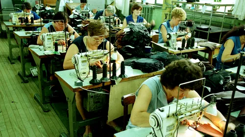 EXODUL fabricilor. Mai multe companii din zona Arad TRAG OBLOANELE și se mută în Ungaria: Peste 5.000 de angajați vor rămâne ȘOMERI