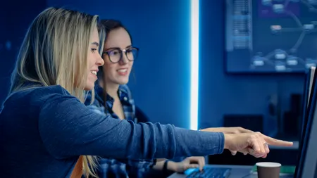 Inteligența româncelor din IT&C dă „erori statistice” la Bruxelles: Cuceresc cea mai mare „felie” din UE în rândul specialiștilor IT&C, comparativ cu bărbații. Cu cele mai mici șanse la start