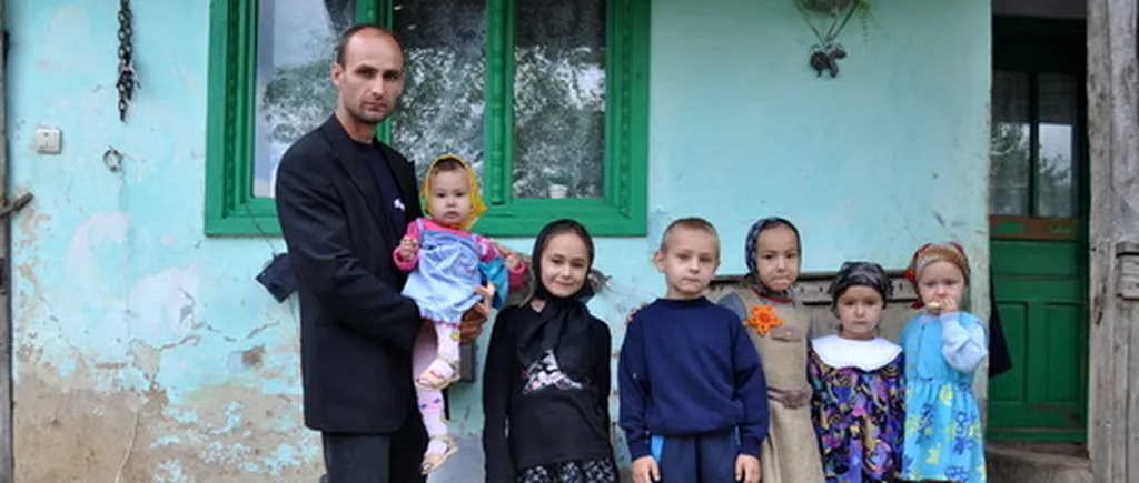 Povestea celor șapte copii din Coșbuc rămași orfani de mamă care trăiesc în așteptare. A ei și a unei case noi - GALERIE FOTO