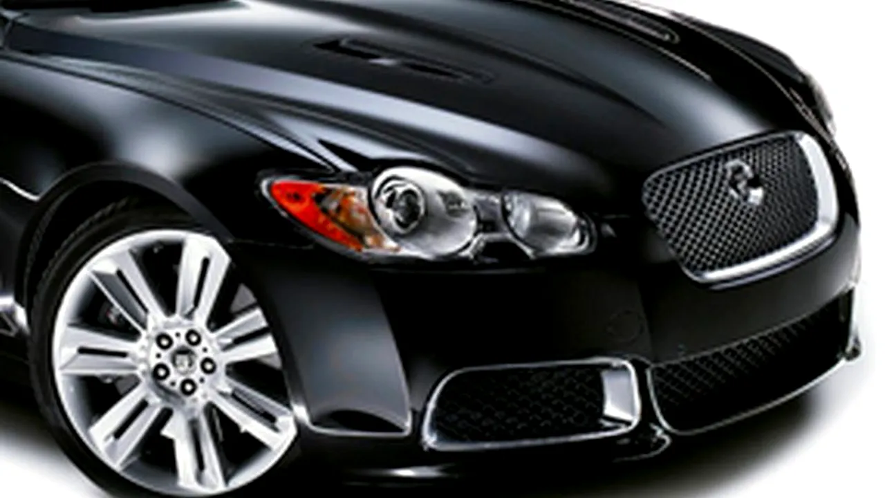 FOTO: Un bărbat și-a găsit Jaguarul 