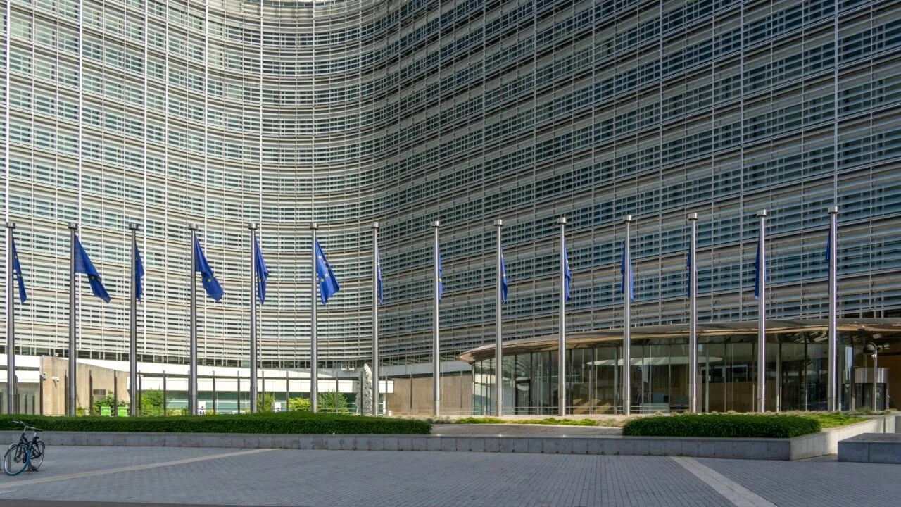 UE a ajuns la un ACORD de principiu pentru susținerea industriei apărării. Condiția centrală privind achizițiile de echipamente