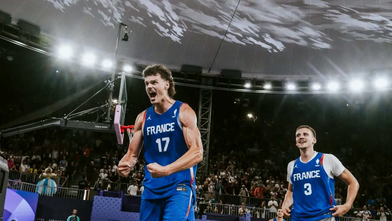 Franța își joacă ȘANSA istorică de a urca pe podiumul baschetului 3x3 la Jocurile Olimpice. Adversara este campioana OLIMPICĂ în exercițiu