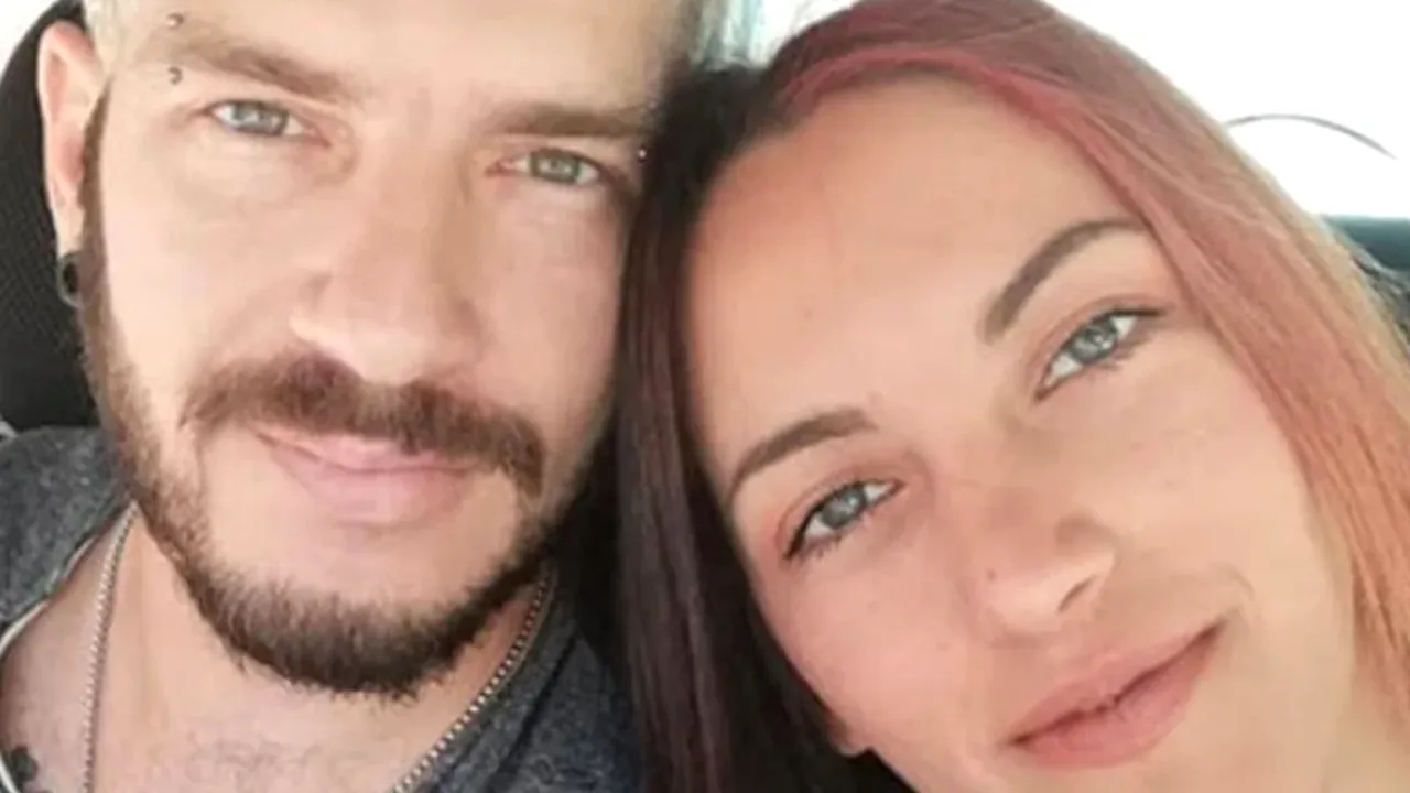 O tânără a fost UCISĂ de fostul iubit, în fața unei secții de poliție. Venise acolo pentru a cere ordin de protecție pe numele individului