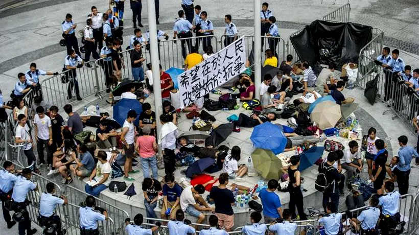 Poliția evacuează prin forță sediul Guvernului din Hong Kong, ocupat de protestatari