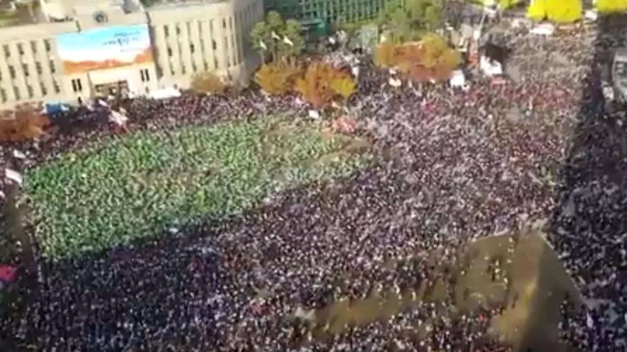 Zeci de mii de oameni protestează la Seul și cer demisia președintelui Park Geun-hye