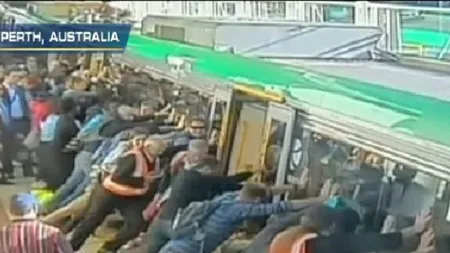 Clipul care, pentru unii, este dovada că încă mai există OAMENI MARI în lume. Retrospectivă 2014