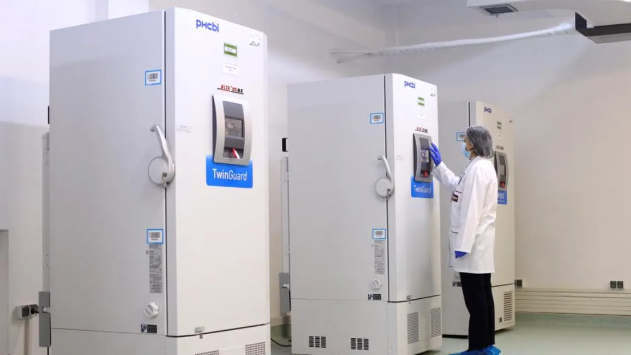 România începe vaccinarea! Cum se împart primele 3.000 de doze de vaccin anti-COVID