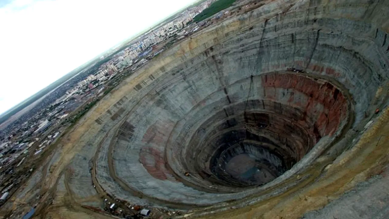 Ruşii au săpat o gaură în pământ de 12 kilometri. Ce stătea ascuns acolo de 2,7 miliarde ani (GALERIE FOTO)