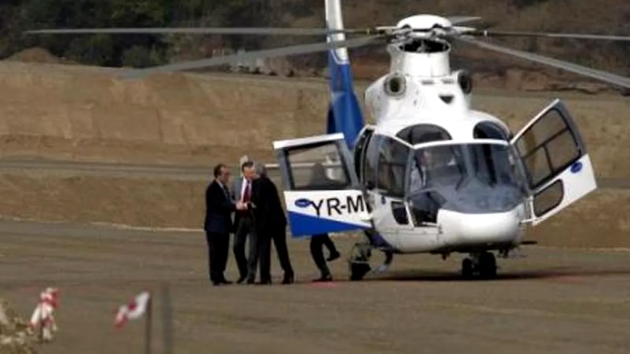 Politicienii, abonați la elicopterele Internelor, Apărării și SRI. Cum se comandă un zbor