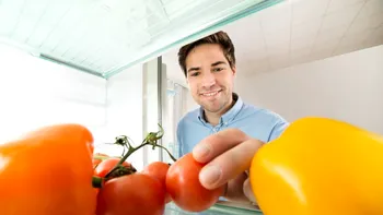 Motivul pentru care nu ar trebui să păstrezi ROȘIILE la frigider. Cum și unde trebuie depozitate pentru a fi proaspete mai mult timp