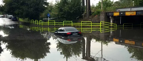 O furtună care a durat 40 de minute a făcut ravagii în Iași: Străzi inundate și copaci puși la pământ. Fenomenul extrem a fost anunțat prin Ro-Alert - VIDEO