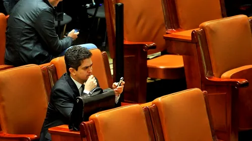 MESAJE DE PAȘTE. Dau 3.600 de SMS-uri de Paște - EXCLUSIV: URĂRI de PAȘTE de la parlamentarii care fac spam de sărbători
