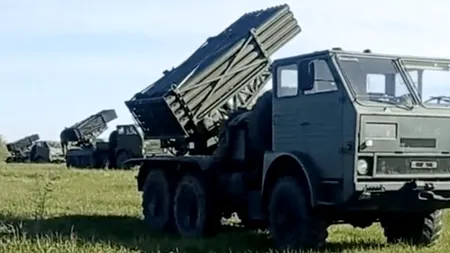 VIDEO | Au apărut imagini de pe frontul din Ucraina cu sisteme de rachete românești APR-40. Defense Romania: Livrarea lor nu a fost anunțată