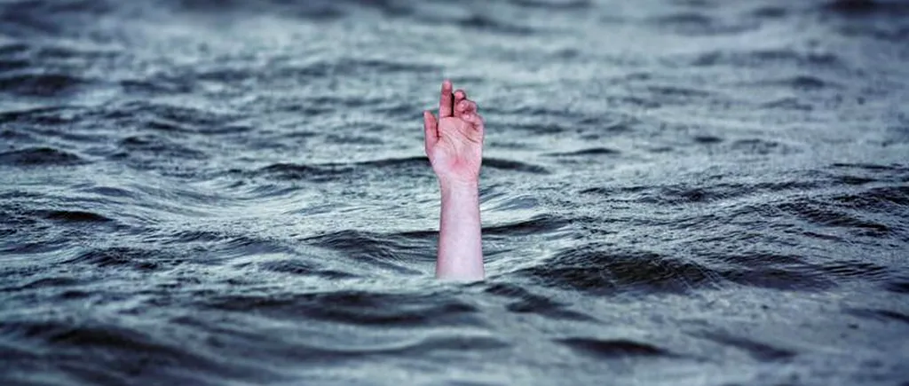 Moarte cumplită pentru un tânăr din Arad după ce a intrat să facă baie într-un lac! „În zonă  sunt amplasate mesaje de atenționare”