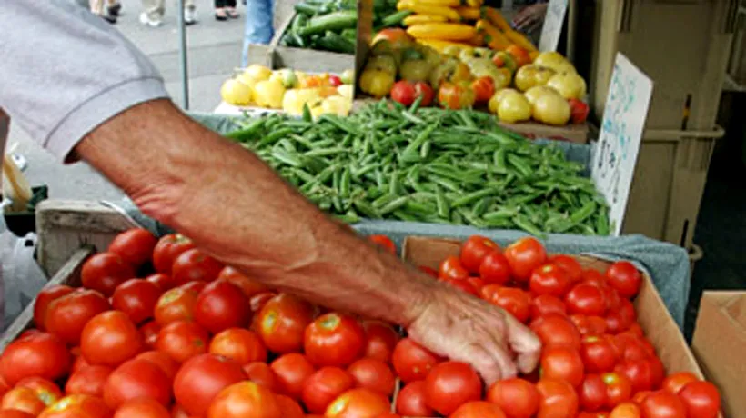 Poliția Capitalei a confiscat peste 25 de tone de legume și fructe dintr-o piață