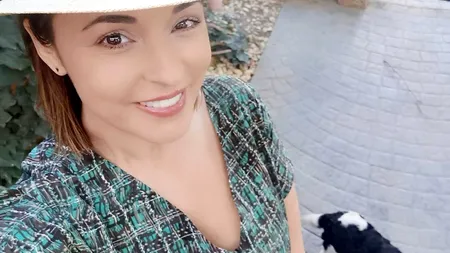 Andreea Marin, de ziua ei: „Da, viața s-a dovedit a fi un drum sinuos, cu destule piedici, cu umbre dincolo de lumina reflectoarelor” / GALERIE FOTO cu îndrăgita brunetă la 46 de ani