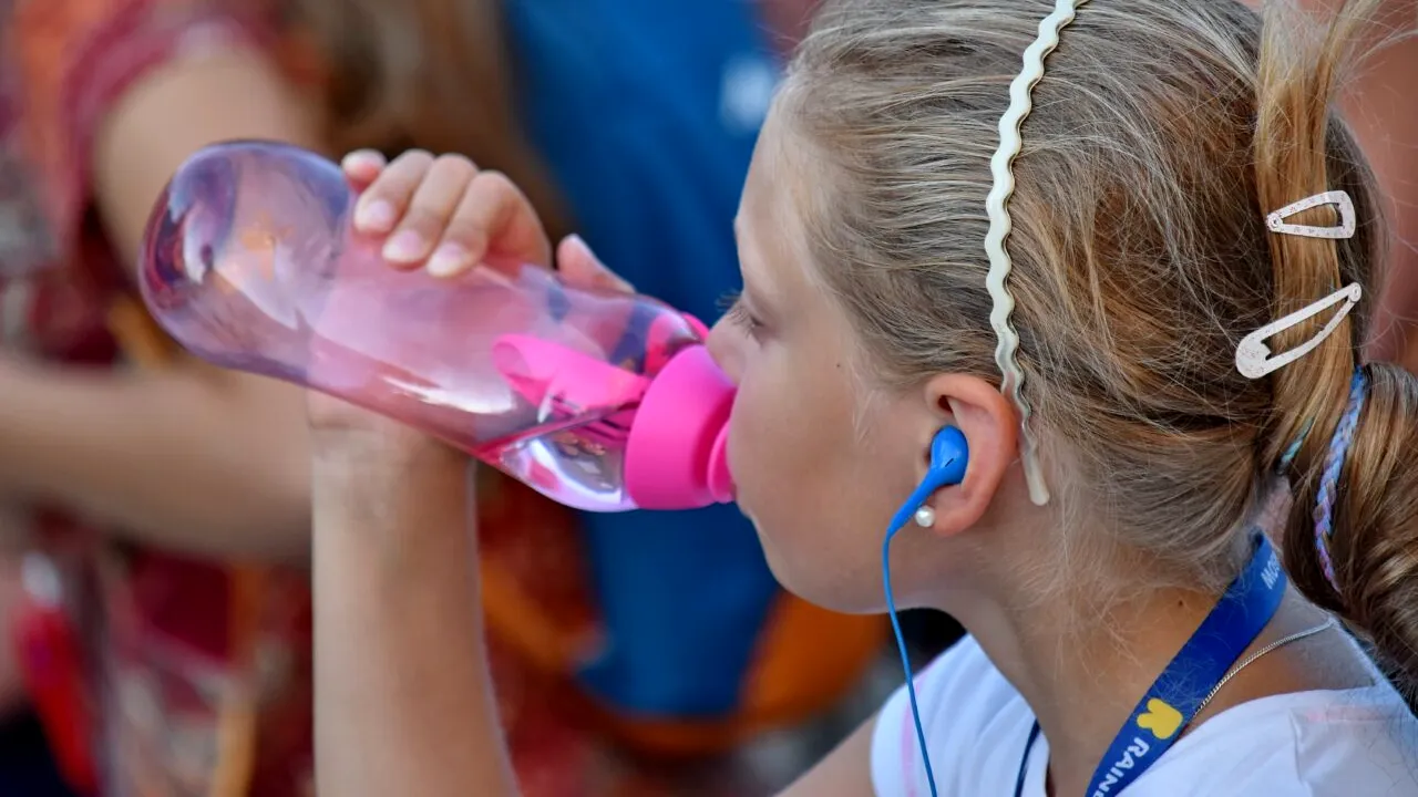 S-a dat lege: minorii nu mai pot cumpăra acest produs! Vot covârșitor  în Camera Deputaților: 238-1!