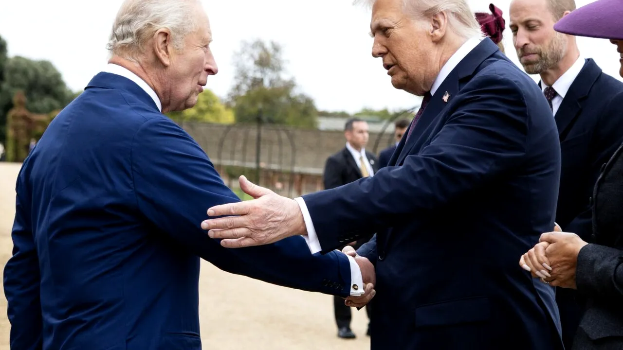 The Guardian: Mulți britanici se OPUN vizitei lui Trump /Premierul Keir Starmer nu își permite acest lux